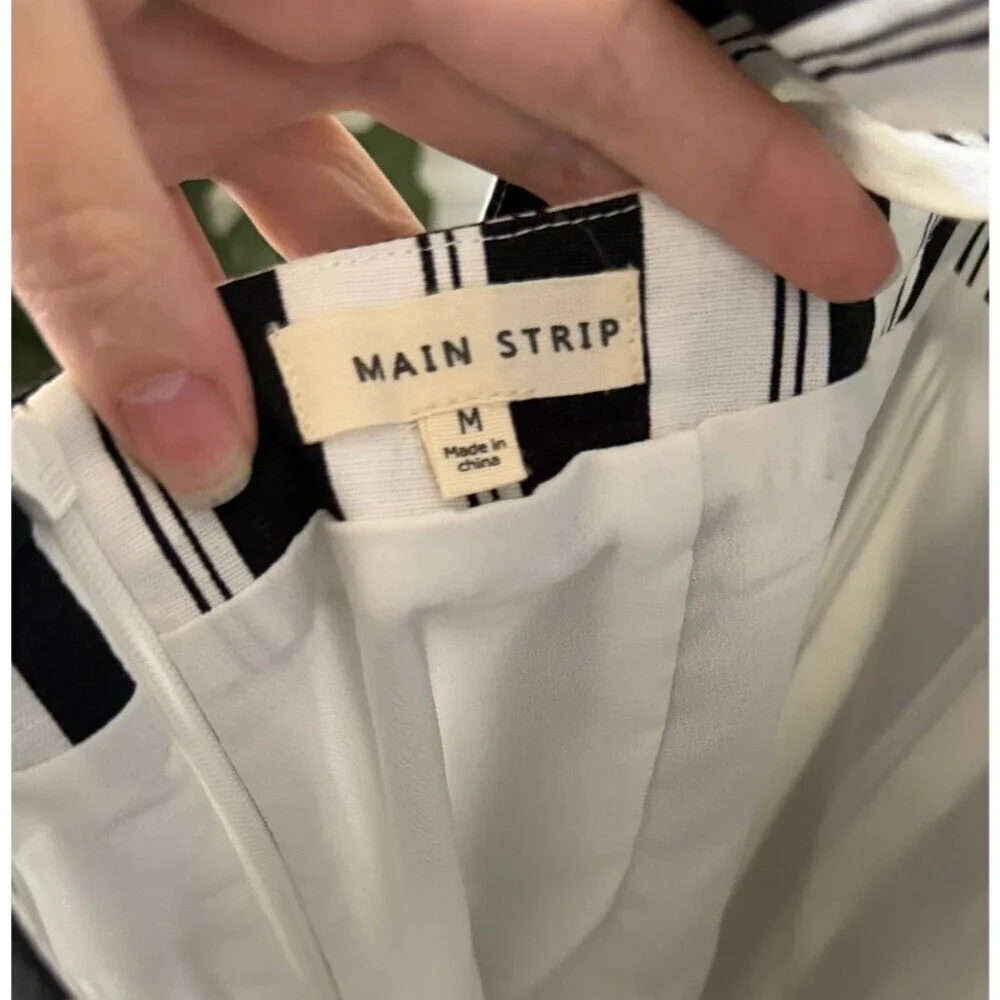Main Strip Striped Jumpsuit NWOT Black White Sz MEDIUM Sleeveless V-neck Cotton